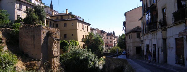 Paseo de los Tristes is one of Granada.