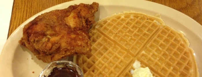 Roscoe's House of Chicken and Waffles is one of Los Angeles Favorites.