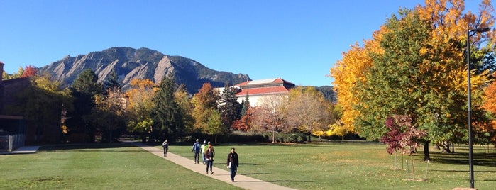 University of Colorado at Boulder (Off Campus) Bookstore is one of สถานที่ที่ Amal ถูกใจ.