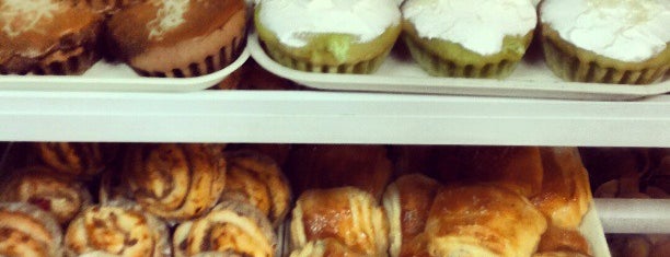 Umapas Bakery is one of In My Home Town.