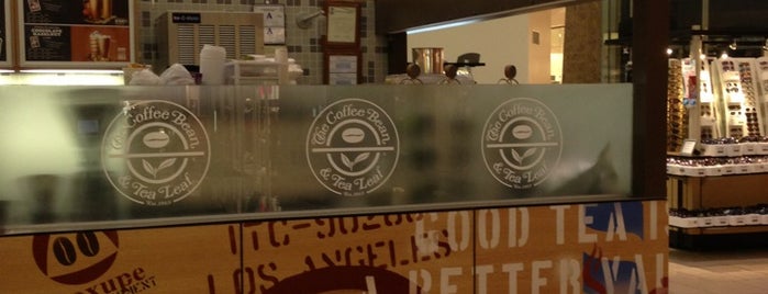 The Coffee Bean & Tea Leaf is one of Lugares favoritos de Mike.