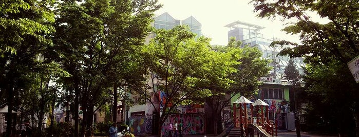 Hongdae Playground is one of Seoul Nightlife.