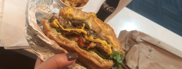 be right burger is one of Lugares favoritos de Brandon.