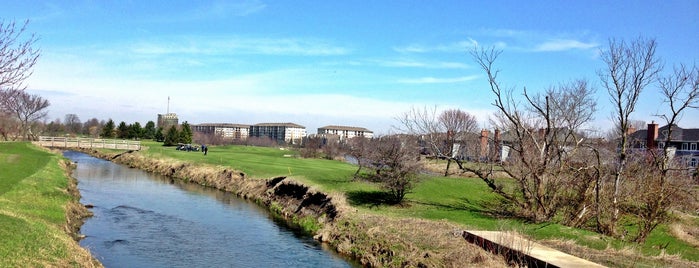 Seven Bridges Golf Club is one of Tempat yang Disukai Brandon.