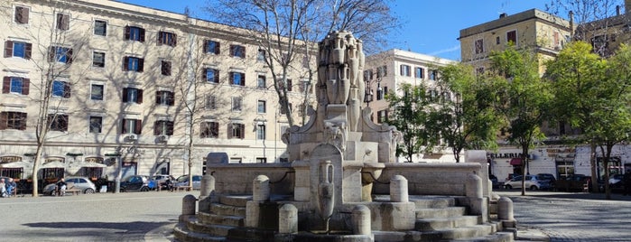 Fontana delle Anfore is one of Itálie.