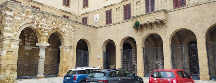 Portico dei Cavalieri Templari is one of Апулия.