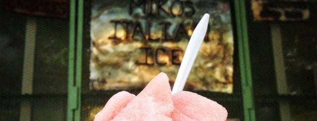 Miko's Italian Ice is one of สถานที่ที่บันทึกไว้ของ Kaleigh.