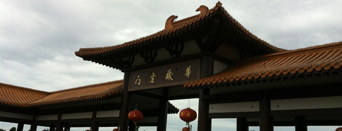 Templo Zu Lai is one of Onde levar gringos em Sampa.