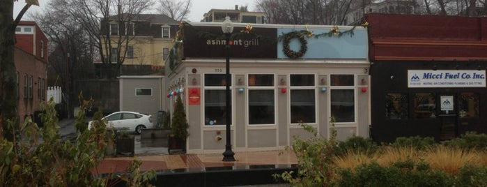 Ashmont Grill is one of Jenniferさんの保存済みスポット.