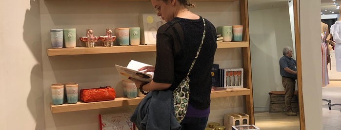 Anthropologie is one of Magdalenaさんの保存済みスポット.
