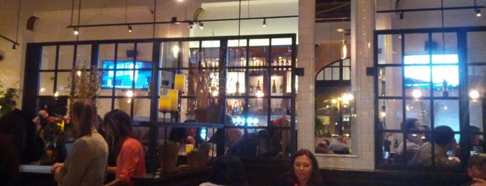 Modern Restaurant and Lounge is one of Posti salvati di Michael.