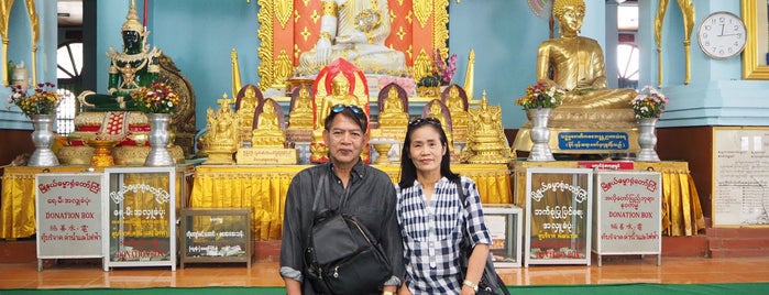 Tachileik Shwedagon Stupa is one of เชียงราย.