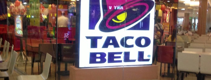 Taco Bell is one of Tempat yang Disukai Nina.