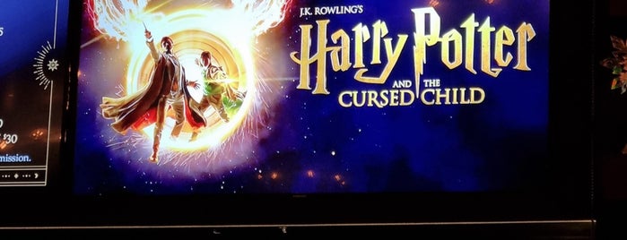 Harry Potter And The Cursed Child is one of Tempat yang Disukai Nick.