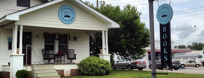 Ol' Curiosities & Book Shoppe is one of Locais curtidos por Bradford.