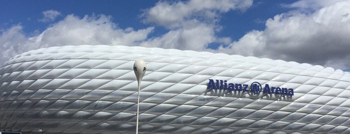 Allianz Arena is one of สถานที่ที่ Mohammed ถูกใจ.