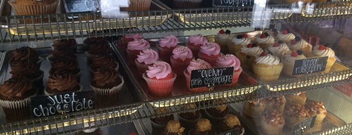 Cupcake! Omaha is one of geeさんのお気に入りスポット.