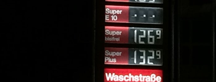 REWE Tankstelle is one of Marcさんのお気に入りスポット.