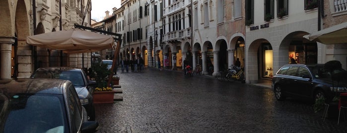 Corso Vittorio Emanuele II is one of Venedig.
