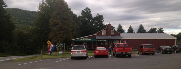 Gunnison Orchards is one of สถานที่ที่ Nicholas ถูกใจ.