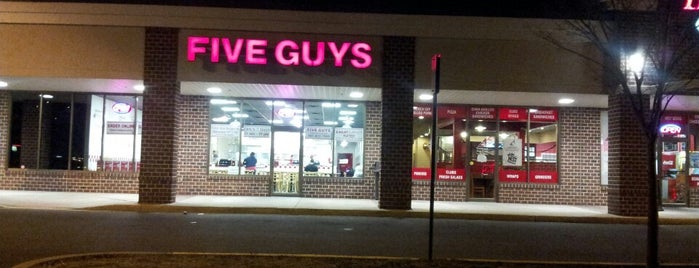 Five Guys is one of Richardさんのお気に入りスポット.