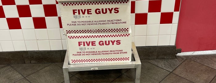 Five Guys is one of Posti che sono piaciuti a Stuart.