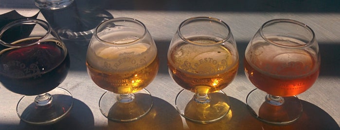 Firestone Walker Brewing Company is one of Neal'ın Beğendiği Mekanlar.