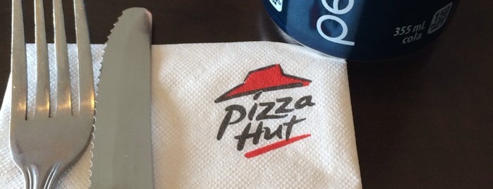 Pizza Hut is one of Lugares favoritos de Stéphan.