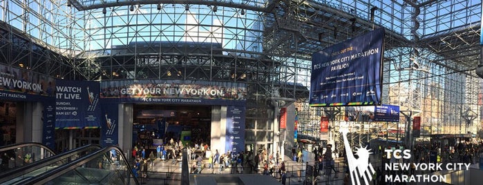 Jacob K. Javits Convention Center is one of Lugares favoritos de Nadia.