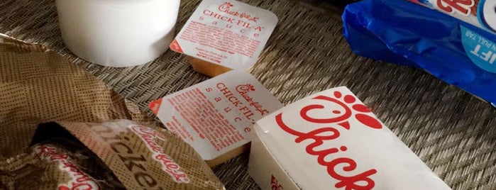 Chick-fil-A is one of Locais curtidos por Nadia.