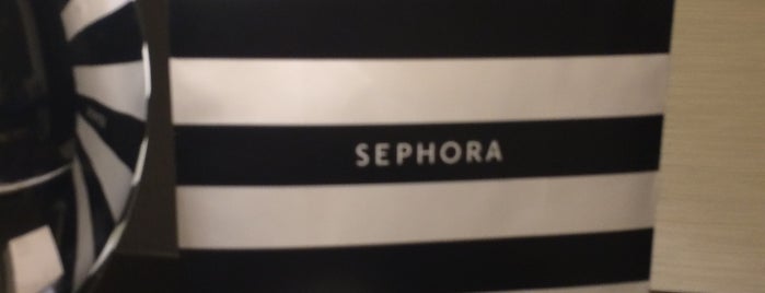 SEPHORA is one of Orte, die Nadia gefallen.