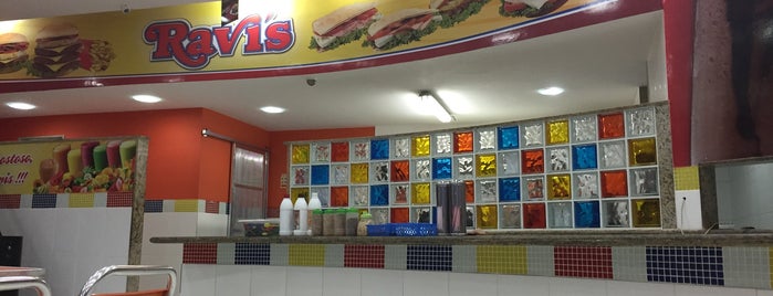 Ravi's Sucos e Lanches is one of visitados.