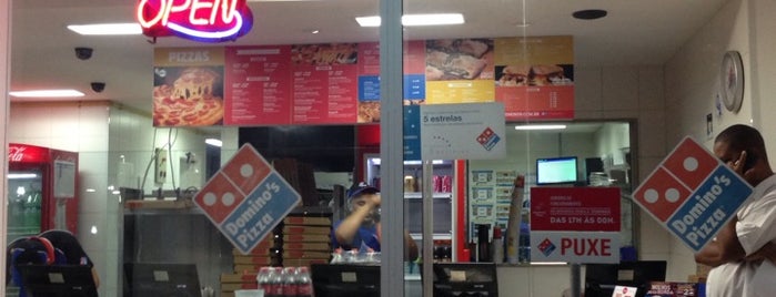Domino's Pizza is one of สถานที่ที่ Marcello Pereira ถูกใจ.