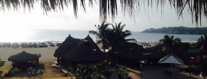 Playa Zicatela is one of Posti che sono piaciuti a Egoisa.