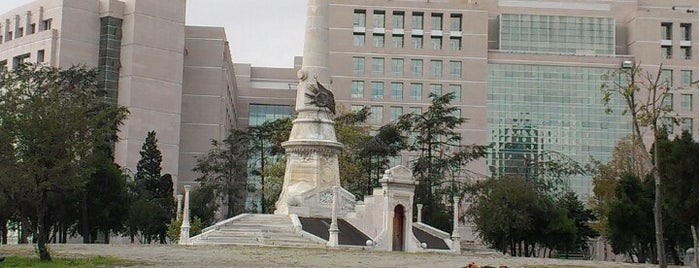Abide-i Hürriyet Anıtı is one of Tempat yang Disukai Ekrem.