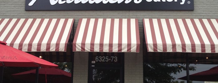 Aladdin's Eatery Raleigh is one of Craig 님이 저장한 장소.