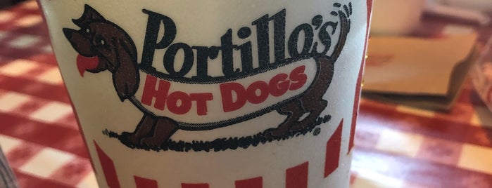 Portillo's is one of สถานที่ที่ Ted ถูกใจ.