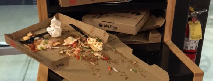 Pie Five Pizza Co. is one of Posti che sono piaciuti a Bob.