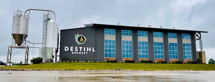 DESTIHL Brewery and Beer Hall is one of สถานที่ที่ Jason ถูกใจ.