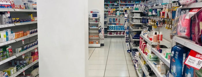 Farmacia Benavides is one of Orte, die desechable gefallen.