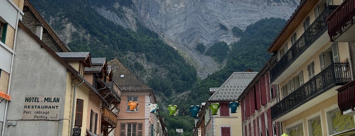 Le Bourg-d'Oisans is one of 2013 - Orange Champion.