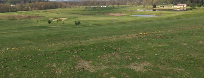 Oak Shadows Golf Club is one of Tuscarawas County, Ohio Golf Courses.