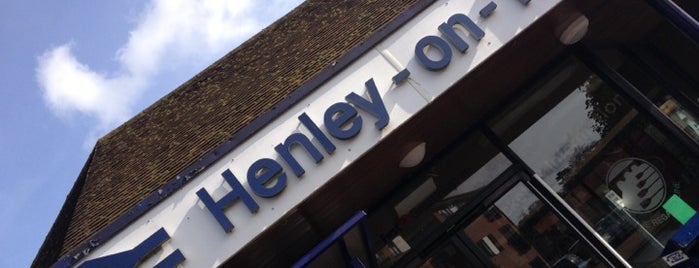 Henley-on-Thames Railway Station (HOT) is one of Locais curtidos por L.