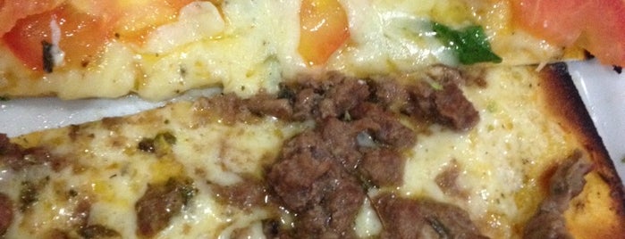 Caneri Pizzas e Massas is one of Posti che sono piaciuti a Marcelo.