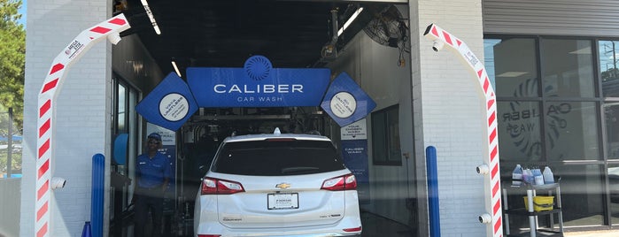 Caliber Car Wash is one of Locais curtidos por Frank.