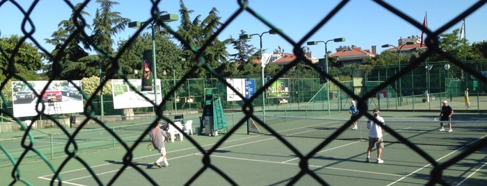 Saint Joseph Tenis Club is one of Orte, die zeynep gefallen.