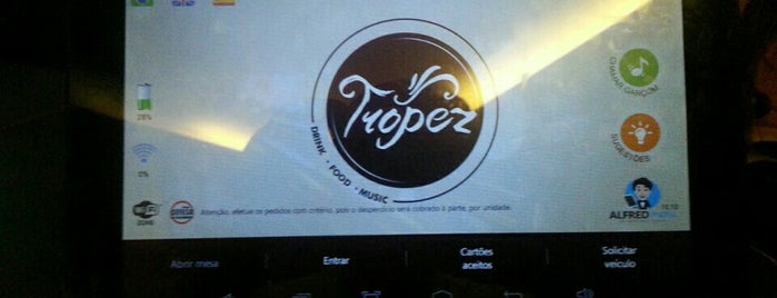Tropez - Drink, Food, Music is one of Adrianaさんのお気に入りスポット.