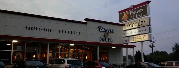 Panera Bread is one of Locais curtidos por Anthony.