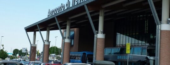 Treviso Airport is one of สถานที่ที่ Giulio ถูกใจ.
