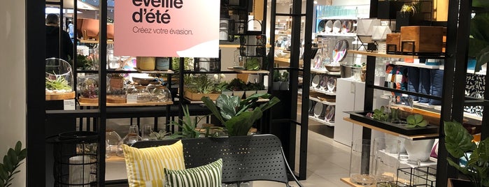Crate and Barrel is one of Boutiques "Top Quality".